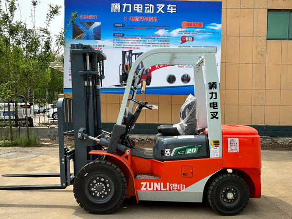 电动搬运叉车